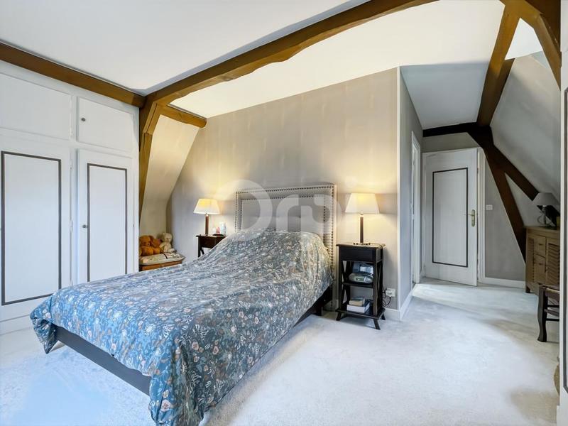 Maison - 231 m² - 8 pièces