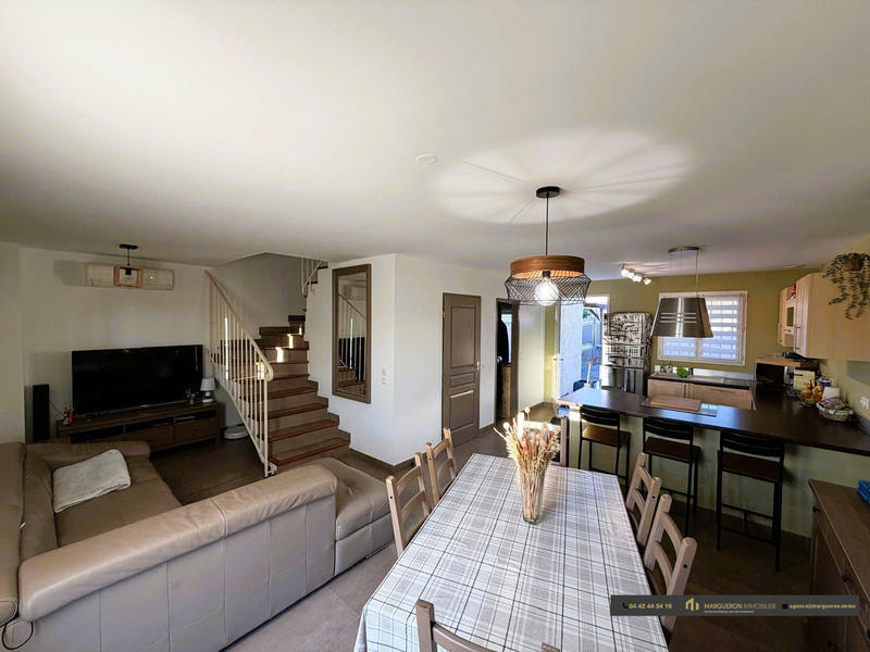 Maison - 94 m² - 5 pièces