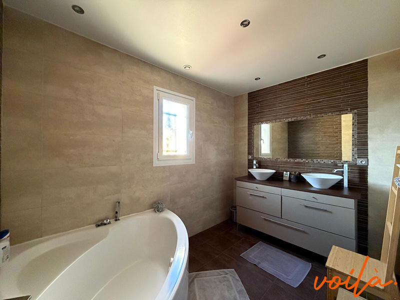 Maison - 182 m² - 5 pièces