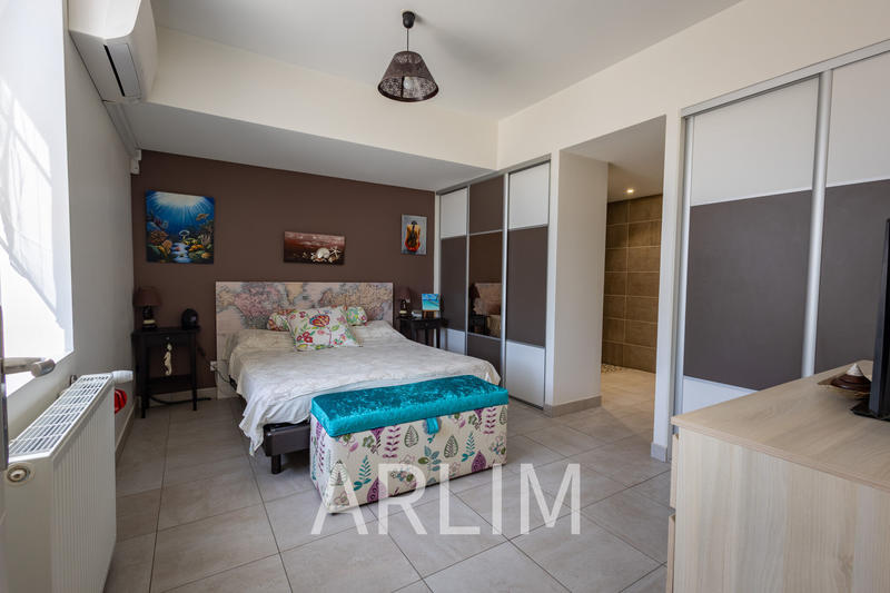 Maison - 182 m² - 8 pièces