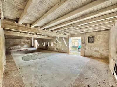 Maison - 284 m² - 4 pièces