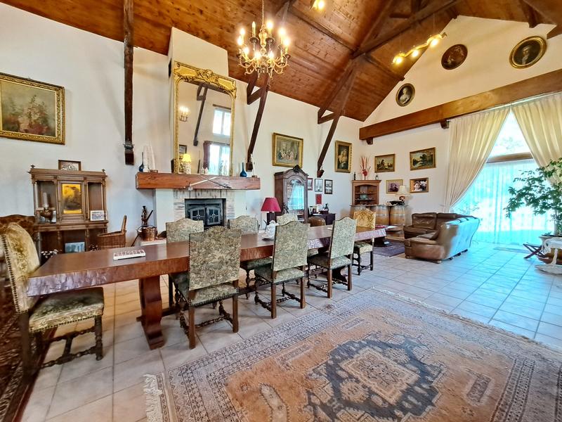 Maison - 406 m² - 9 pièces