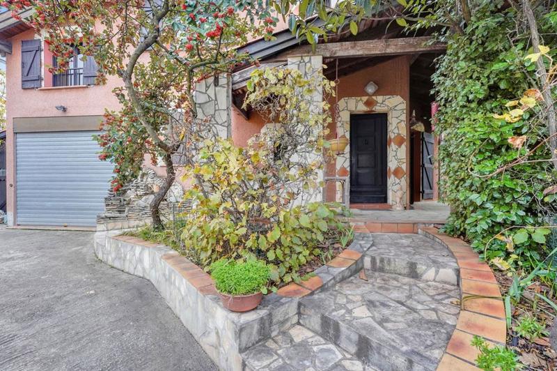 Propriété - 147 m² - 5 pièces