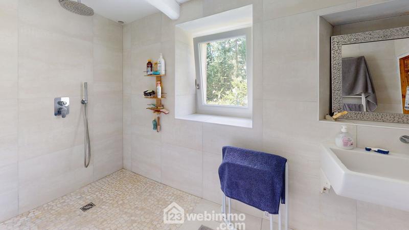 Maison - 286 m² - 11 pièces