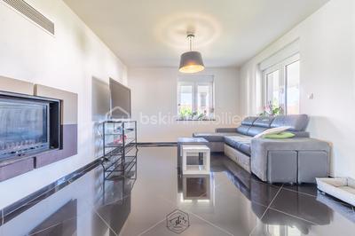 Propriété - 251 m² - 8 pièces