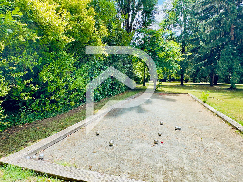 Demeure - 280 m² - 13 pièces