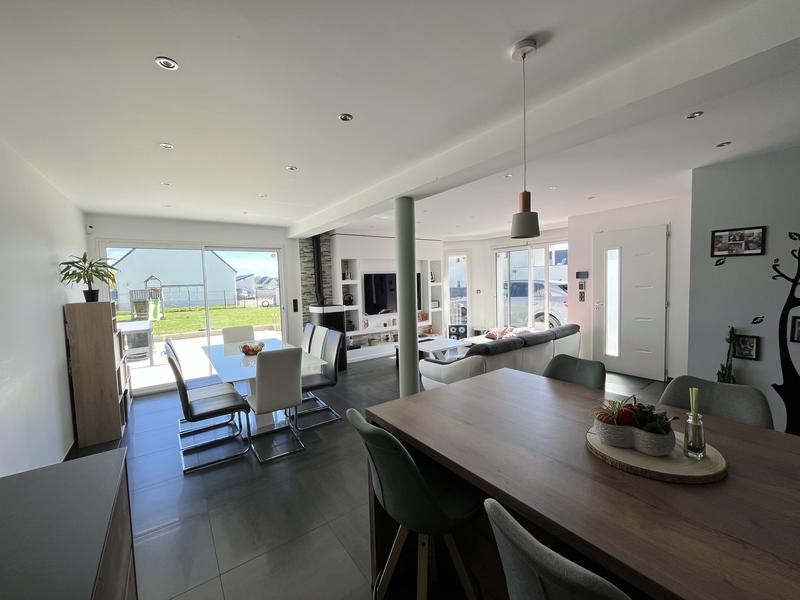 Maison traditionnelle - 151 m² - 6 pièces