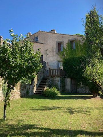 Maison - 303 m² - 10 pièces