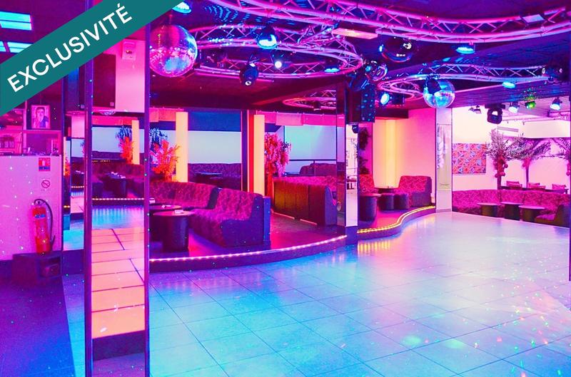 Maison - 963 m² - 16 pièces