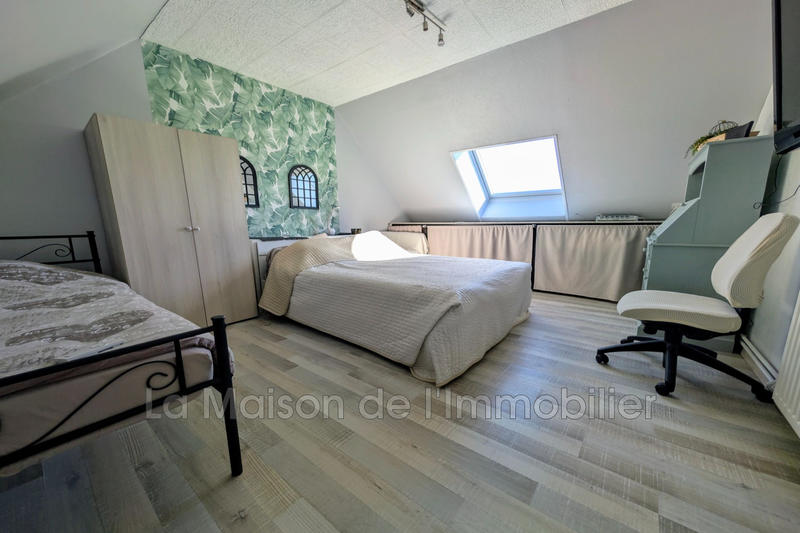 Pavillon - 210 m² - 8 pièces