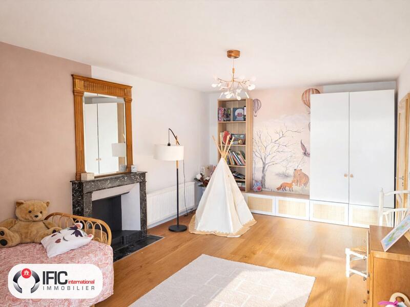 Maison - 252 m² - 8 pièces