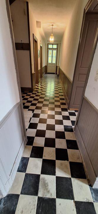 Maison - 1 500 m² - 40 pièces