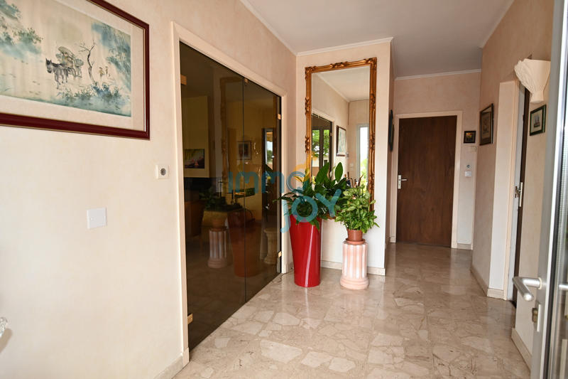 Maison - 245 m² - 7 pièces