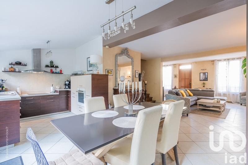 Maison - 240 m² - 6 pièces