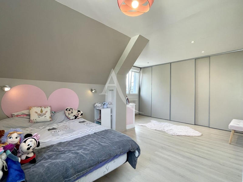 Maison - 180 m² - 6 pièces