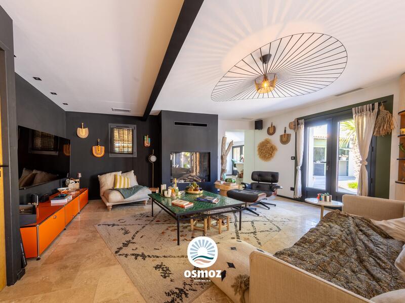 Villa - 280 m² - 9 pièces