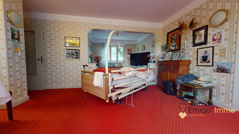 Maison - 385 m² - 9 pièces