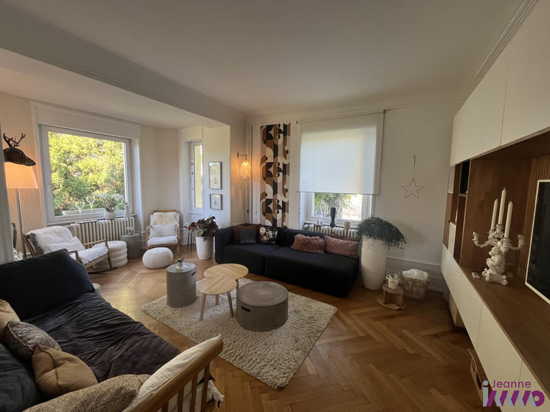 Maison - 210 m² - 7 pièces