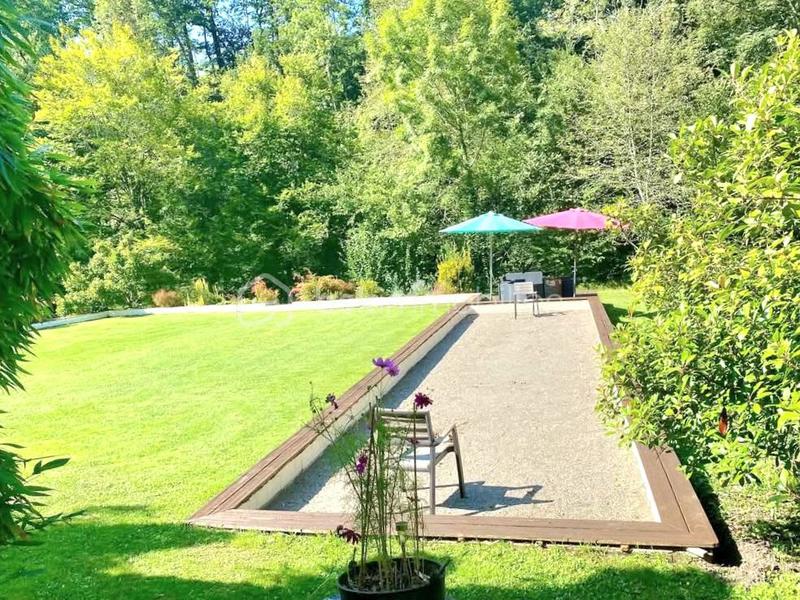 Demeure - 303 m² - 15 pièces