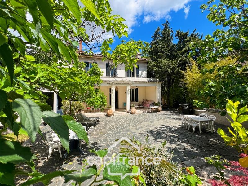 Maison de maîtres - 305 m² - 12 pièces