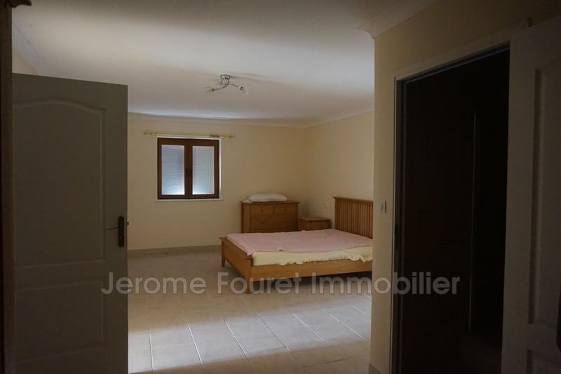 Maison - 900 m² - 6 pièces