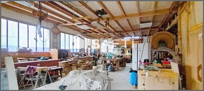 Maison - 240 m² - 8 pièces