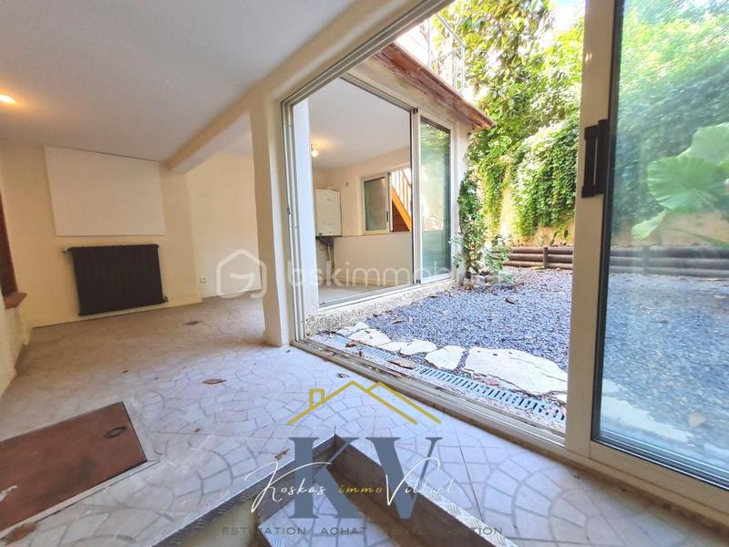 Studio - 86 m² - 5 pièces