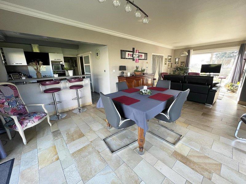Villa - 244 m² - 9 pièces