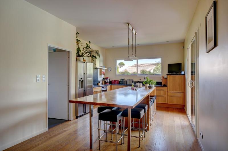 Maison - 240 m² - 8 pièces