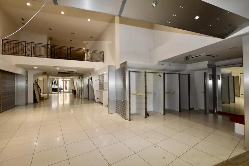 Local commercial - 357 m²