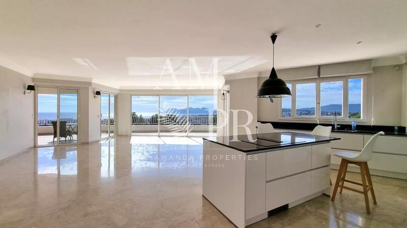 Villa - 239 m² - 6 pièces