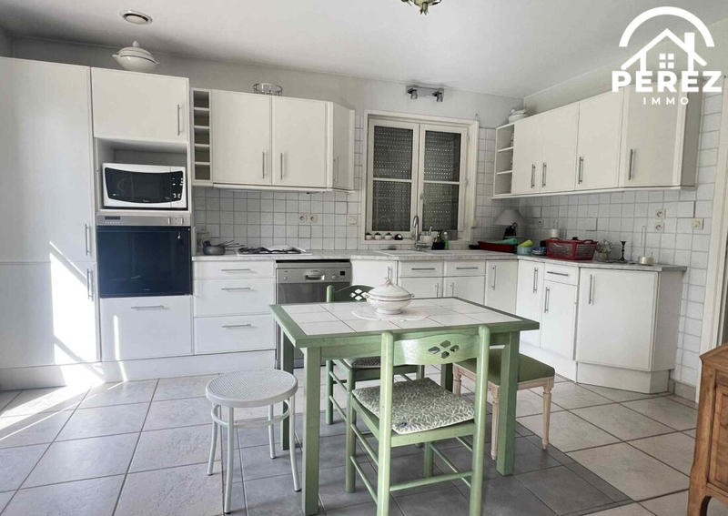 Maison - 205 m² - 8 pièces