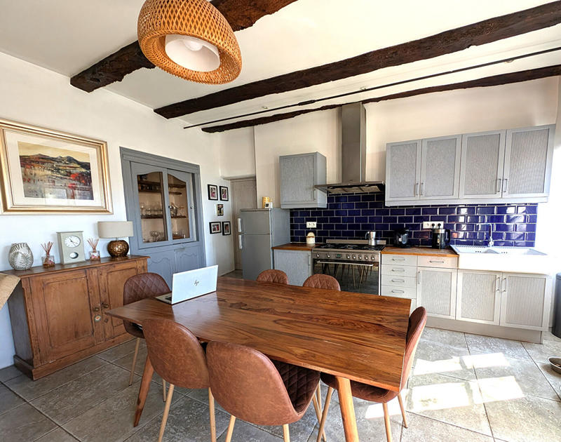 Maison - 246 m² - 9 pièces