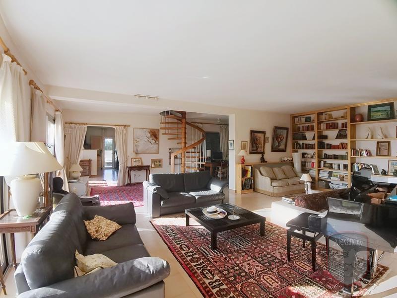 Maison - 180 m² - 5 pièces