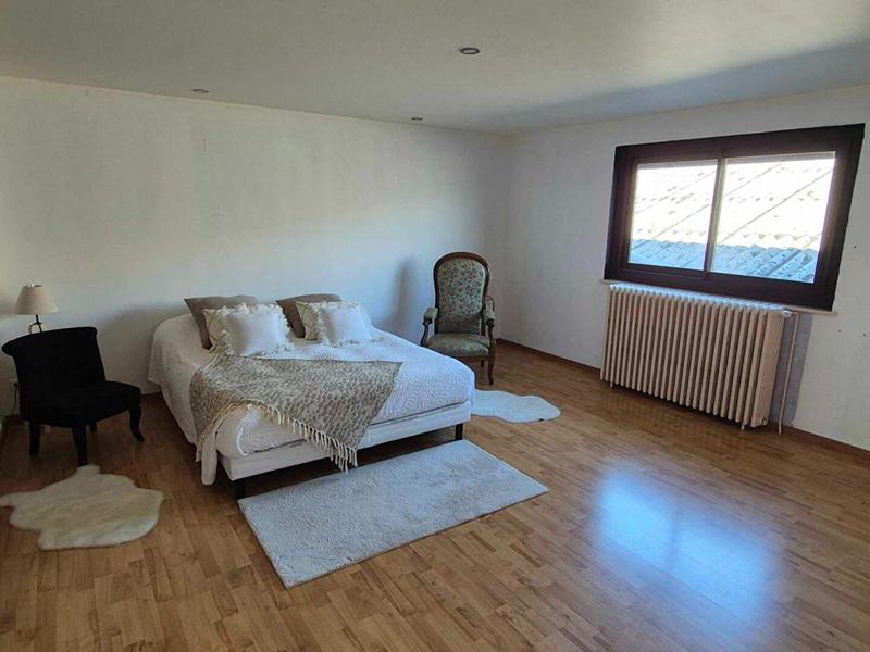 Maison - 250 m² - 6 pièces