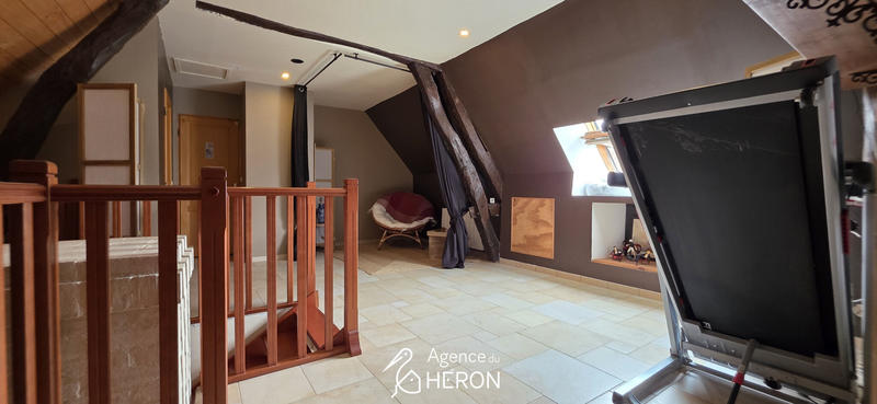 Maison - 217 m² - 6 pièces