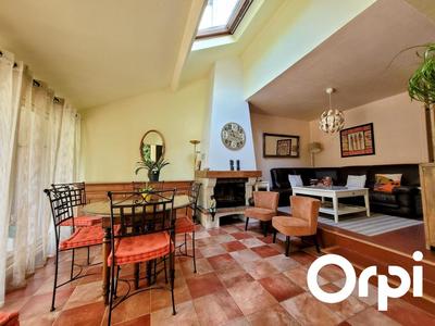 Maison - 94 m² - 5 pièces