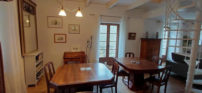 Maison - 280 m² - 9 pièces