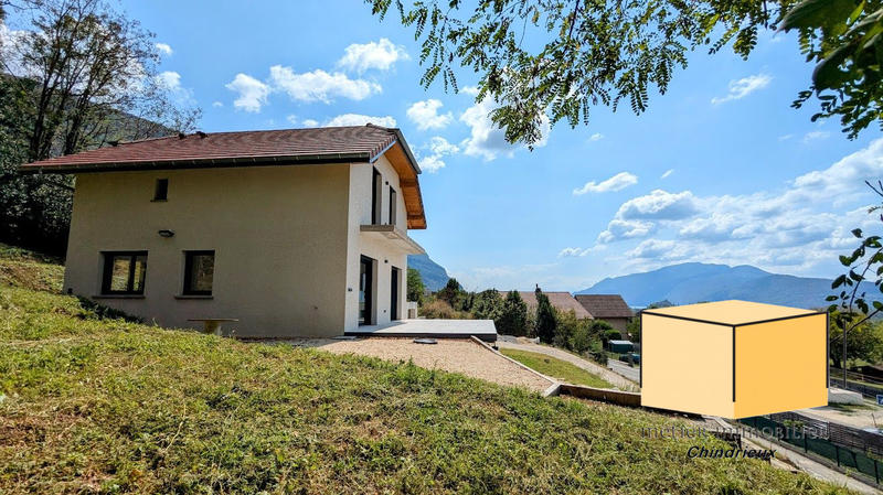 Maison - 95 m² - 5 pièces