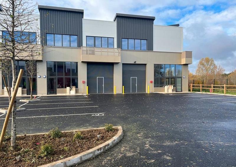 Local d'activité / Entrepôt - 457 m²