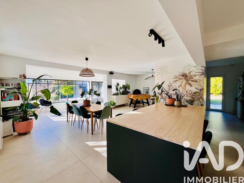 Maison - 180 m² - 7 pièces