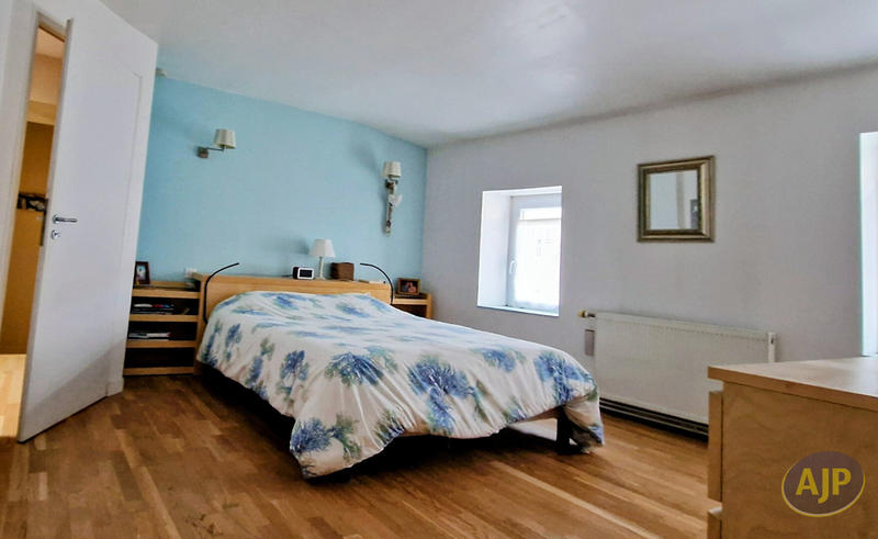 Maison - 180 m² - 7 pièces