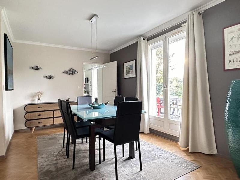 Maison - 210 m² - 9 pièces
