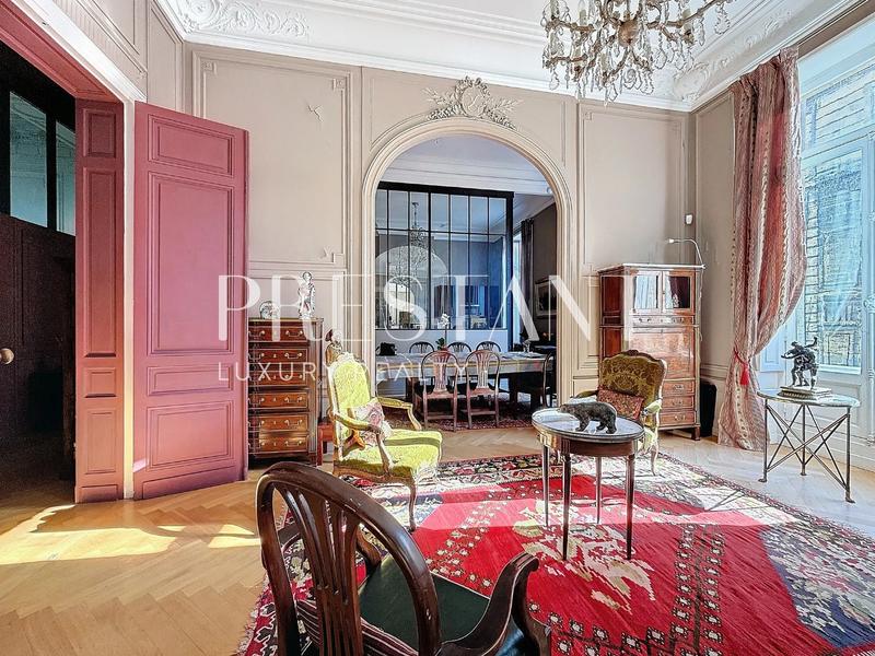 Appartement - 231 m² - 6 pièces