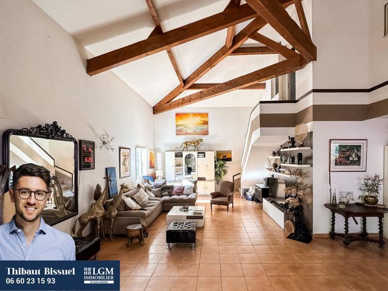 Maison - 250 m² - 8 pièces