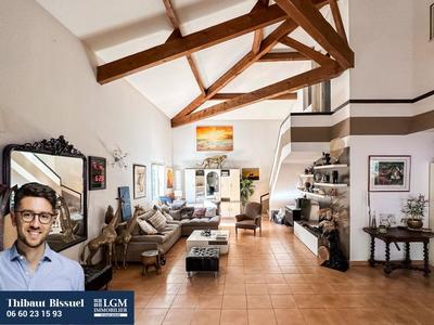 Maison - 250 m² - 8 pièces