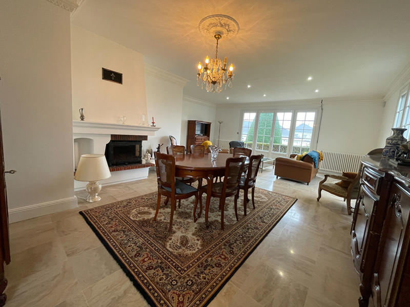 Maison - 229 m² - 7 pièces