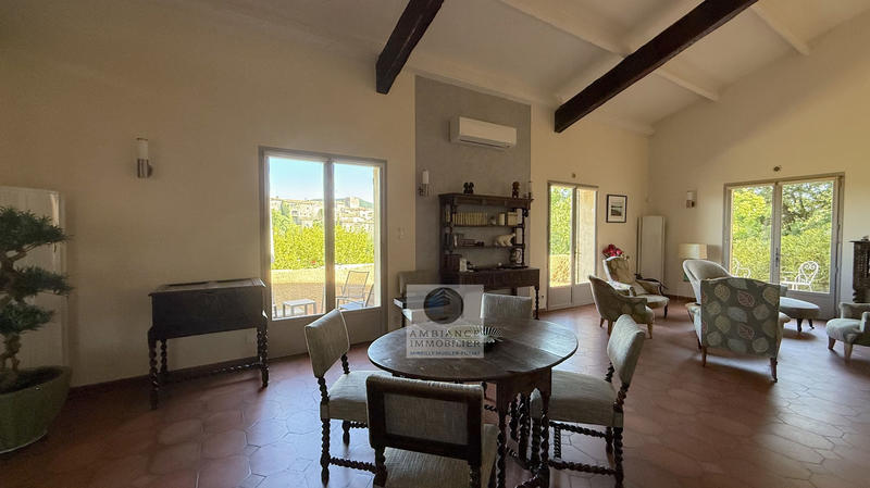 Maison - 225 m² - 10 pièces