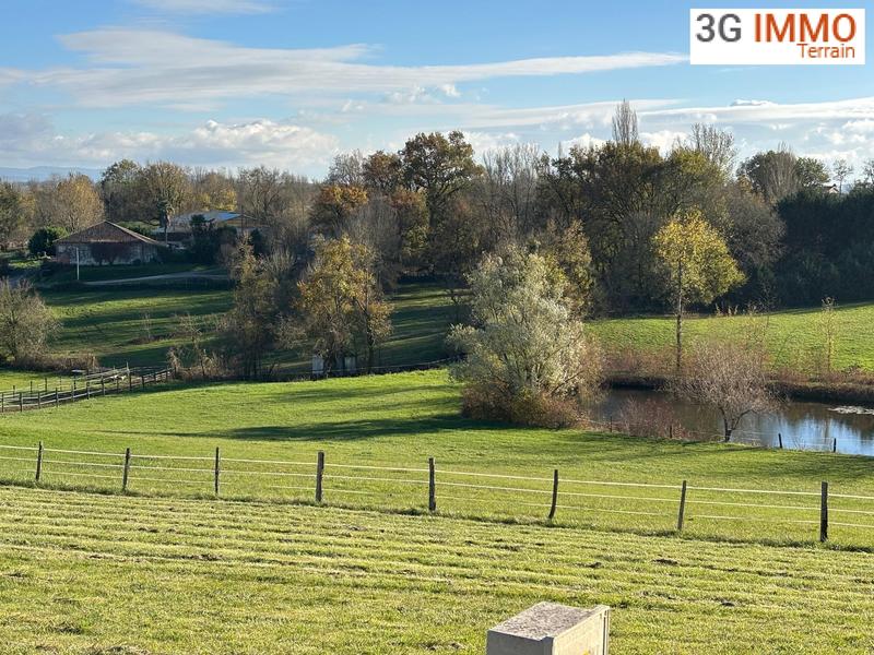 Terrain constructible - 1 555 m²