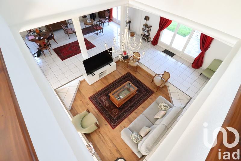 Maison - 242 m² - 6 pièces
